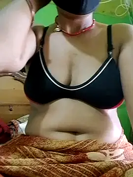 Snapshot of Suhani_cuty chatting on November 4, 8:24 am Suhani cuty online show from November 4, 8:24 am
