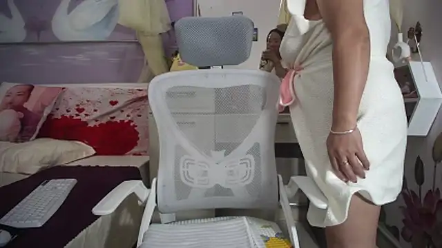 lyly asian online show from November 28, 11:57 am