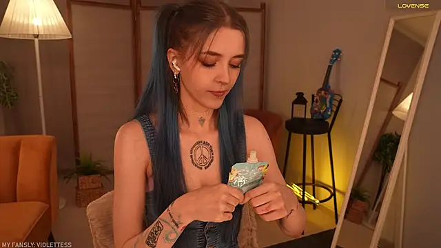 violetesa online show from October 22, 12:05 pm