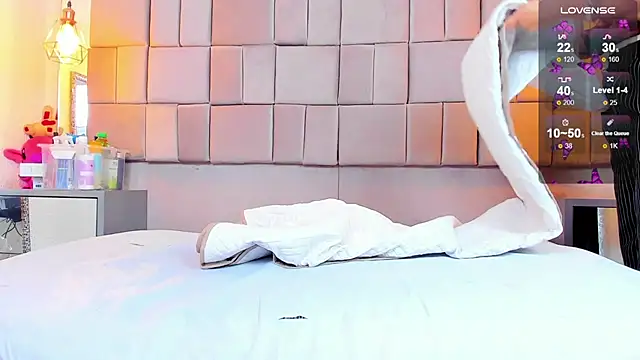 antoneella jones online show from December 18, 12:44 pm