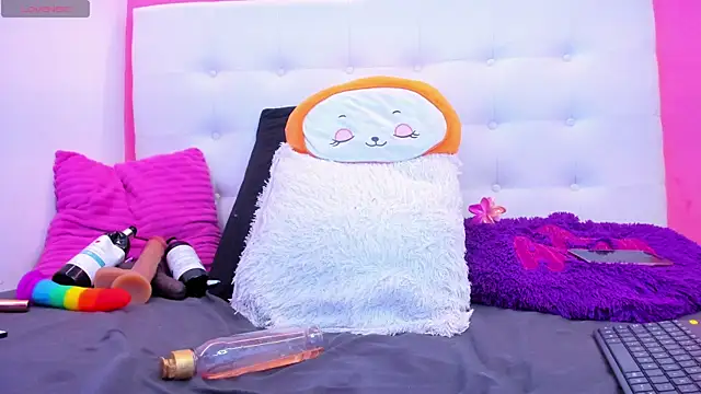 Snapshot of Willow_Wright chatting on October 28, 1:36 pm Willow Wright online show from October 28, 1:36 pm