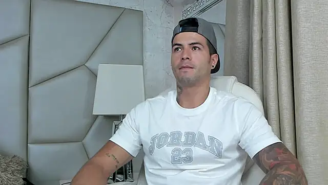 andres-clark92 online show from September 21, 5:36 pm