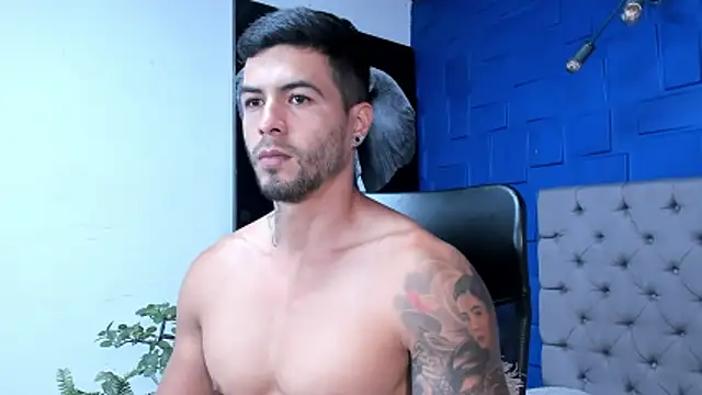 andres-clark92 online show from November 17, 8:25 pm