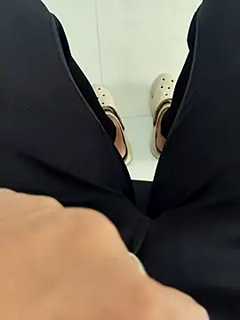 Snapshot of ddllrr224 chatting on November 5, 5:40 am ddllrr224 online show from November 5, 5:40 am