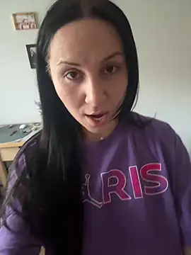 Snapshot of LauLaveau chatting on November 22, 6:56 am LauLaveau online show from November 22, 6:56 am