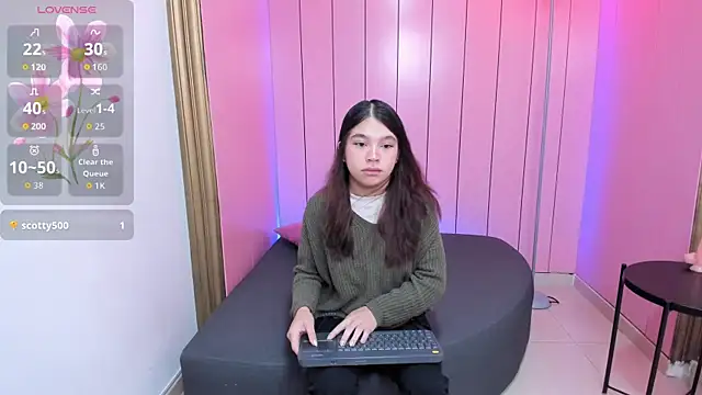 Laurent Scott  online show from October 6, 11:29 am