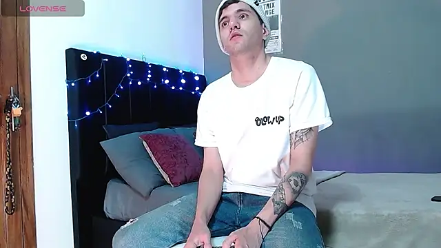 Matteo12  online show from December 2, 8:04 pm