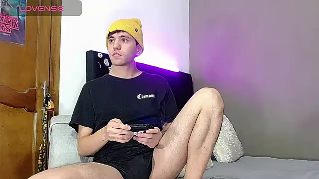 Matteo12  online show from March 28, 4:12 am