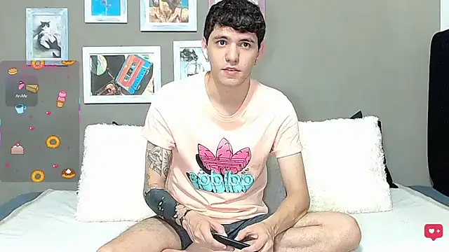 Snapshot of Matteo12_ chatting on June 4, 4:29 am Matteo12 online show from June 4, 4:29 am