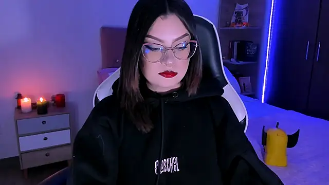 OphelianaRose33 online show from November 14, 10:29 pm