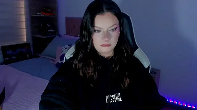 Snapshot of OphelianaRose33 chatting on June 26, 9:30 pm OphelianaRose33 online show from June 26, 9:30 pm