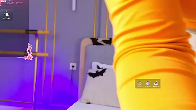 Snapshot of LanaElise chatting on October 24, 5:15 am LanaElise online show from October 24, 5:15 am