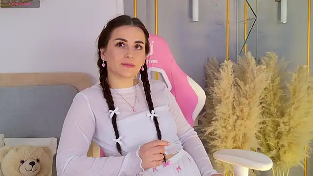 Snapshot of LanaElise chatting on November 6, 6:03 am LanaElise online show from November 6, 6:03 am