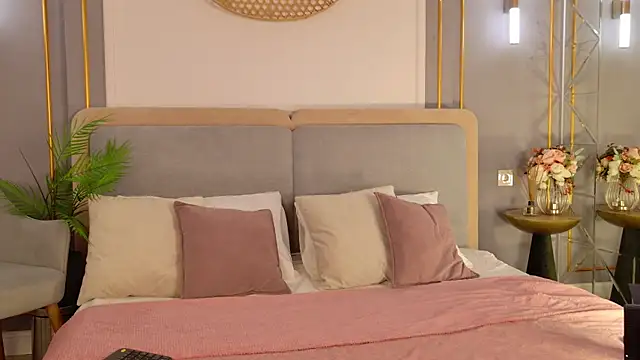 Snapshot of LanaElise chatting on November 23, 5:29 am LanaElise online show from November 23, 5:29 am