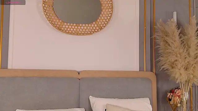 Snapshot of LanaElise chatting on November 25, 5:18 am LanaElise online show from November 25, 5:18 am