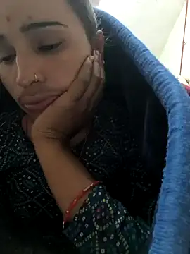 Hot raaani online show from December 22, 3:20 pm