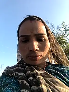 Hot raaani online show from February 6, 11:13 am