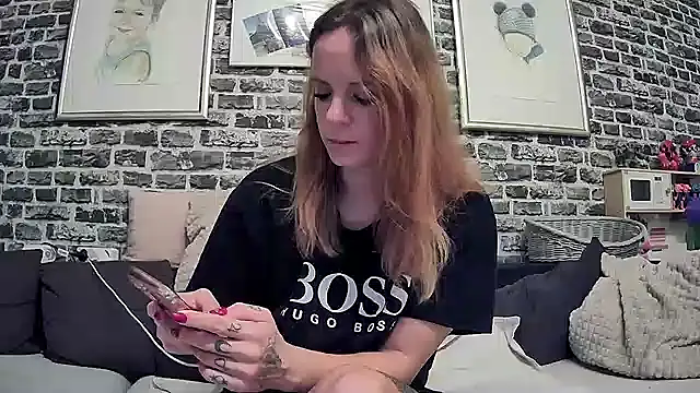 Snapshot of SexyMilf_37 chatting on September 28, 7:41 pm SexyMilf 37 online show from September 28, 7:41 pm