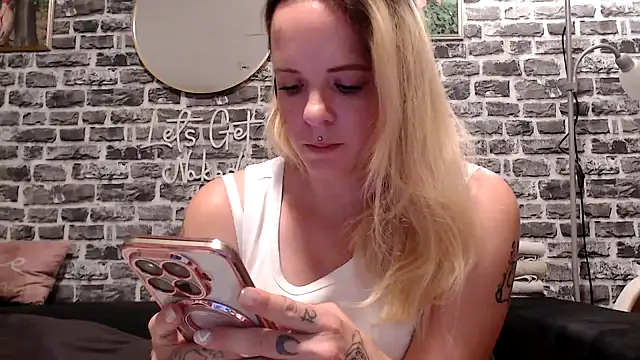 SexyMilf 37 online show from June 9, 8:31 pm