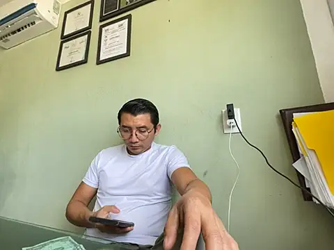 AlejXndroKD online show from October 18, 5:14 pm