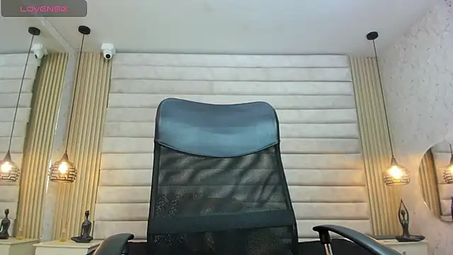 keytinthomson  online show from February 14, 7:43 pm