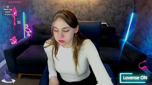 DiamondGoldie online show from December 5, 6:44 am