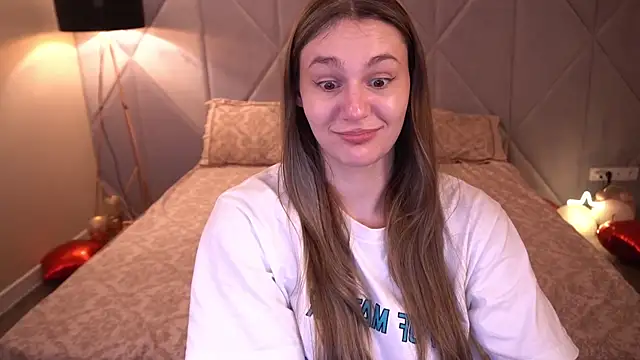 Snapshot of DiamondGoldie chatting on February 28, 8:21 pm DiamondGoldie online show from February 28, 8:21 pm