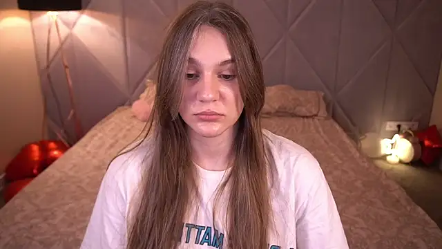 Snapshot of DiamondGoldie chatting on March 18, 8:12 pm DiamondGoldie online show from March 18, 8:12 pm