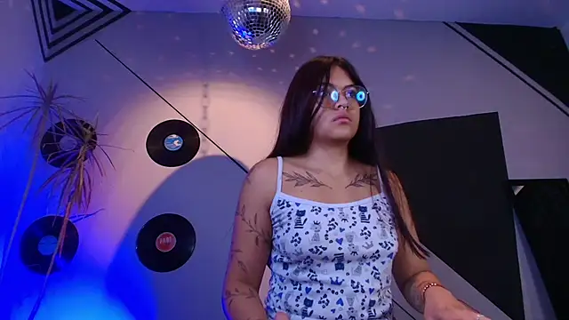 Lilith and Khloe online show from October 7, 11:29 am