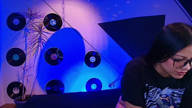 Lilith and Khloe online show from November 1, 11:23 am