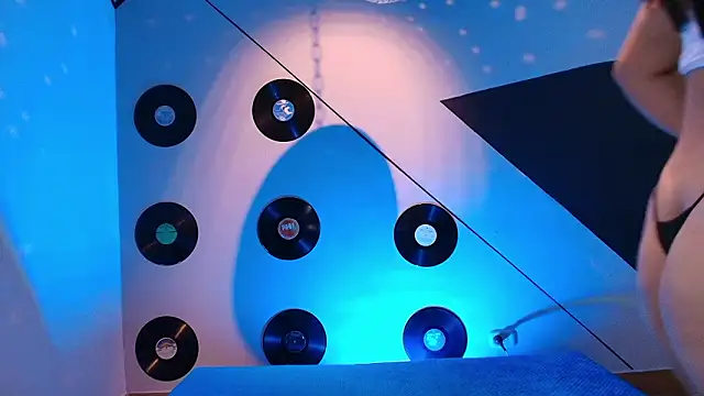 Lilith and Khloe online show from February 15, 11:41 am