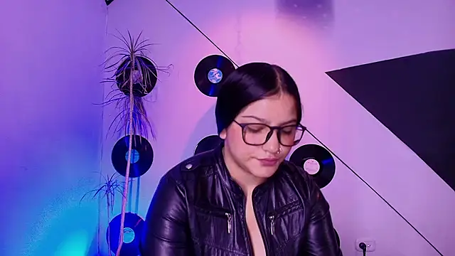 Lilith and Khloe online show from March 19, 11:25 am