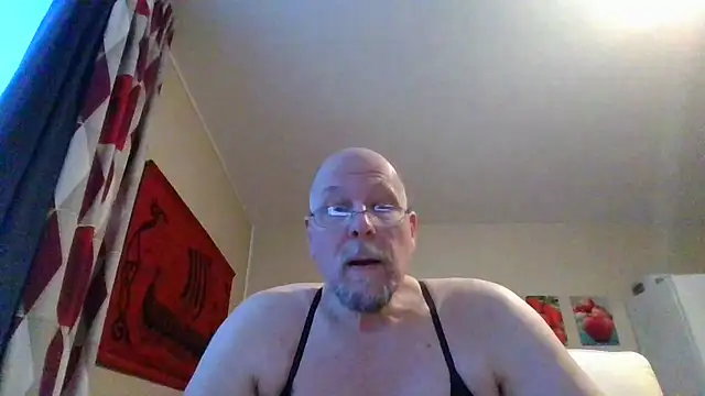 Snapshot of Boddman chatting on April 14, 5:52 pm Boddman online show from April 14, 5:52 pm
