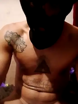 Snapshot of Golonzo1996 chatting on November 25, 1:38 am Golonzo1996 online show from November 25, 1:38 am