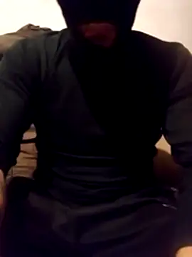 Snapshot of Golonzo1996 chatting on December 5, 9:18 am Golonzo1996 online show from December 5, 9:18 am