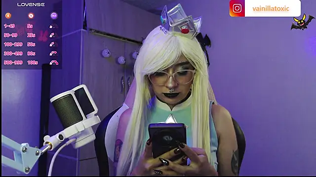 vainilla doll online show from October 3, 1:24 am