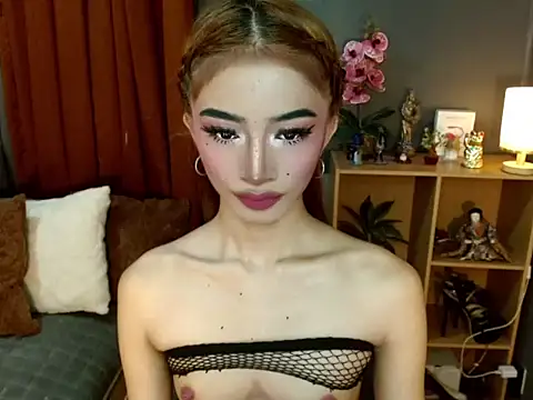Snapshot of sweetcumcara chatting on April 24, 12:13 am sweetcumcara online show from April 24, 12:13 am