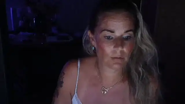 Snapshot of Mrs-Aurora chatting on July 16, 12:38 am Mrs-Aurora online show from July 16, 12:38 am