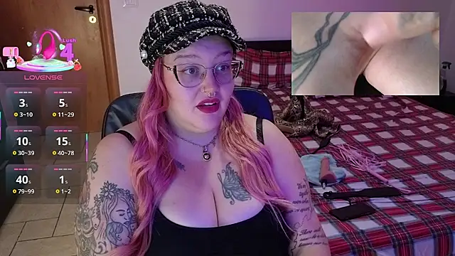 Snapshot of AlyssaWonderland chatting on December 14, 12:10 pm AlyssaWonderland online show from December 14, 12:10 pm