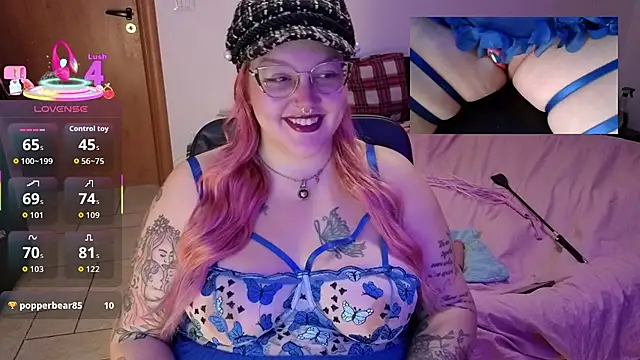 Snapshot of AlyssaWonderland chatting on December 15, 9:57 am AlyssaWonderland online show from December 15, 9:57 am