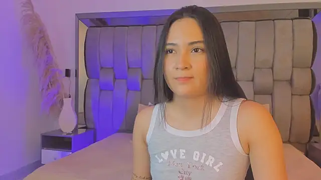 Snapshot of EmmaBeel chatting on June 9, 7:36 pm EmmaBeel online show from June 9, 7:36 pm