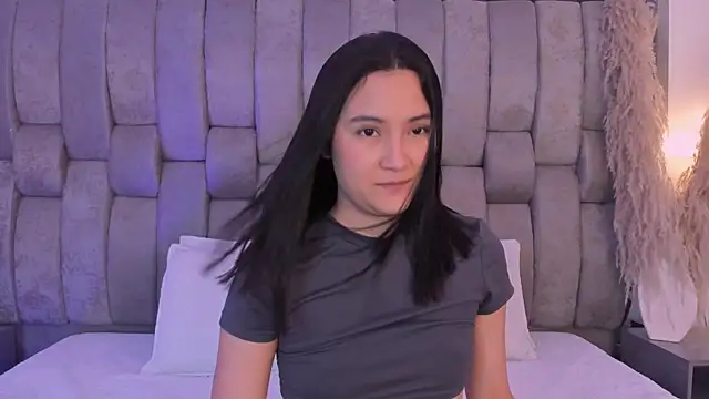 Snapshot of EmmaBeel chatting on June 20, 7:27 pm EmmaBeel online show from June 20, 7:27 pm