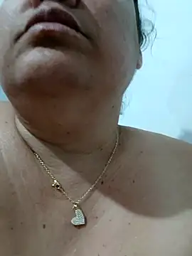 yaneth  online show from November 7, 11:49 pm