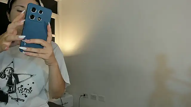 Snapshot of harimoon1 chatting on November 29, 12:35 am harimoon1 online show from November 29, 12:35 am