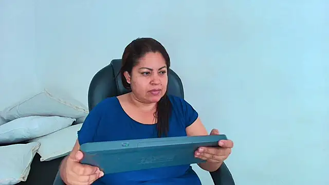 Snapshot of Karla_hilton1 chatting on May 2, 1:16 pm Karla hilton1 online show from May 2, 1:16 pm