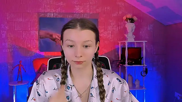 JulieDaniel online show from November 24, 8:25 am