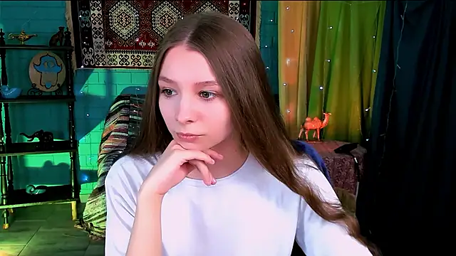 JulieDaniel online show from March 27, 8:09 am