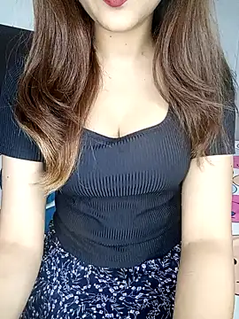 Snapshot of Hot_malika19 chatting on April 2, 10:13 am Hot malika19 online show from April 2, 10:13 am