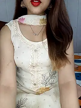 Snapshot of Hot_malika19 chatting on April 18, 9:24 am Hot malika19 online show from April 18, 9:24 am