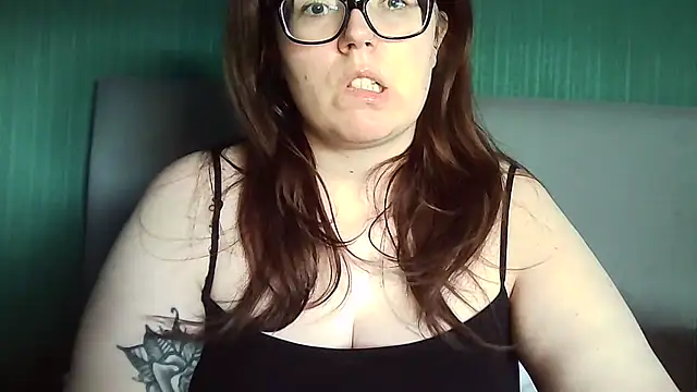 Snapshot of Curvy-BellaX chatting on October 8, 3:20 pm Curvy-BellaX online show from October 8, 3:20 pm